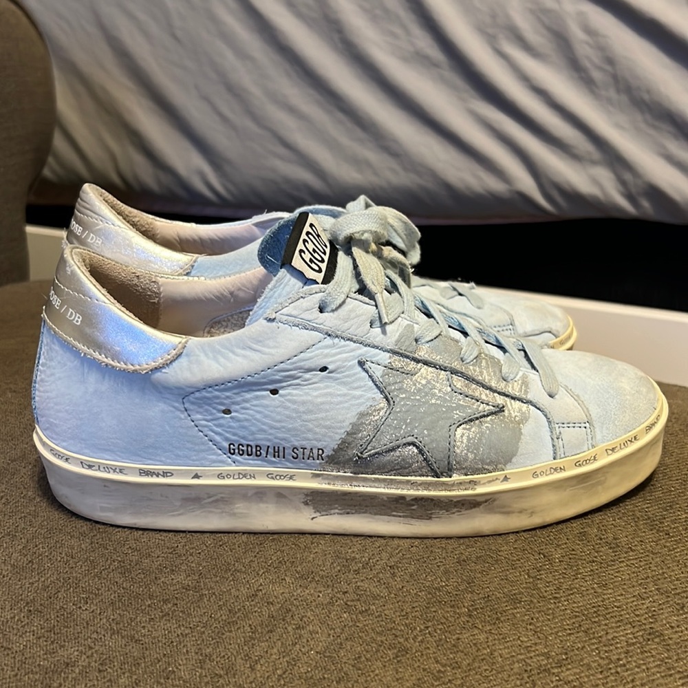 Super cute golden goose!